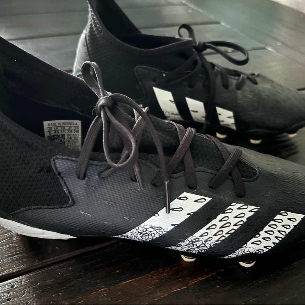 Adidas Predator Freak .3 soccer/football cleats youth size 5
